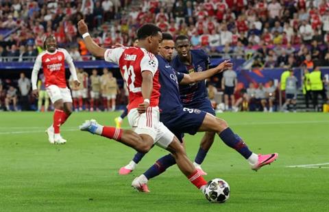 Sir Alex Ferguson nói gì về màn trình diễn của Arsenal trước PSG?