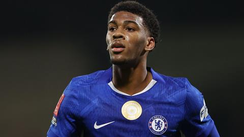 Chelsea giữ chặt sao trẻ Josh Acheampong