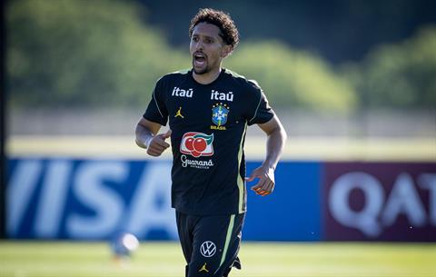 Đội trưởng ĐT Brazil mắng đồng đội vì không ký tặng fan