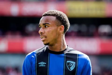 Arsenal nâng giá để chiêu mộ Eli Junior Kroupi 