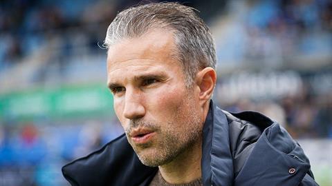 Van Persie bị Feyenoord sa thải dù giành vé dự Champions League