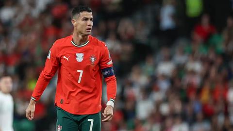Danilo: "Cristiano Ronaldo cũng chỉ như một người bình thường"