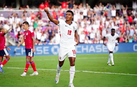 Tiền đạo tuyển Anh tiết lộ bí quyết lột xác nhờ Michael Owen