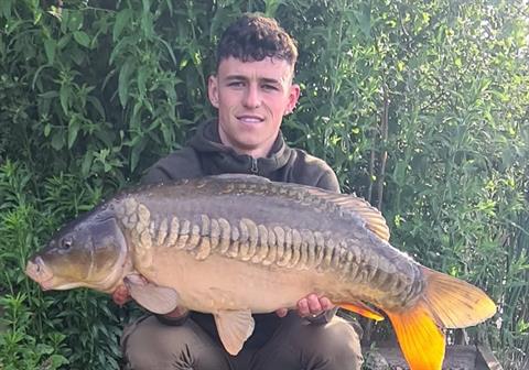 Phil Foden khoe siêu phẩm đặc biệt sau khi lỡ hẹn tuyển Anh
