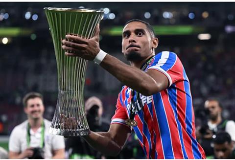 Chelsea nâng cấp hàng thủ bằng sao Crystal Palace