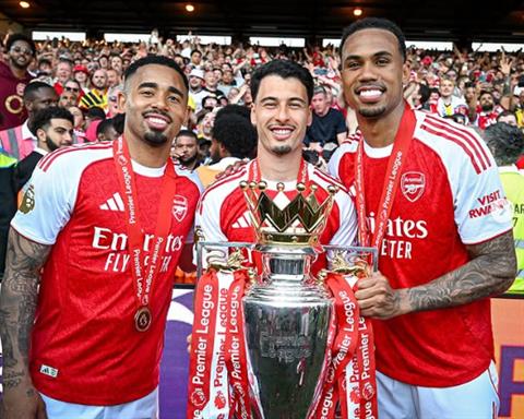 Huyền thoại ủng hộ Arsenal bán 3 cầu thủ