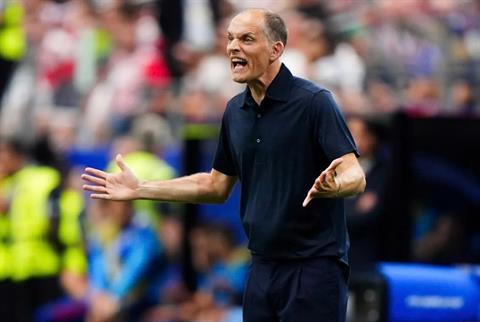 Tuchel quát học trò ngay trên sân
