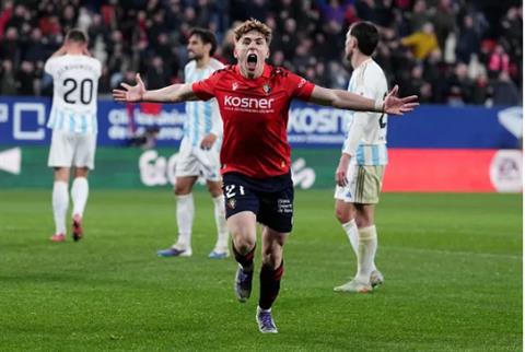 Liverpool và tuyển Tây Ban Nha méo mặt vì Victor Munoz