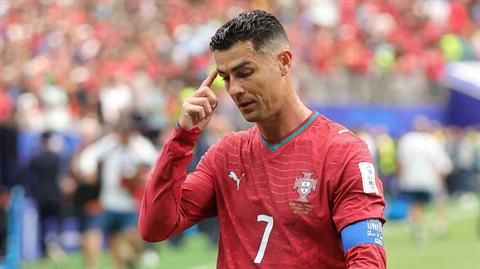 Dalot lên tiếng bảo vệ Ronaldo sau những chỉ trích