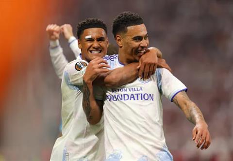 Ollie Watkins gửi thông điệp tới Morgan Rogers