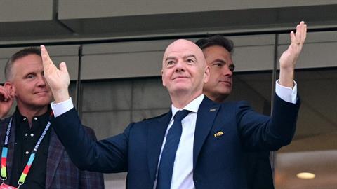 Chủ tịch La Liga chỉ trích chủ tịch FIFA phá hỏng bóng đá