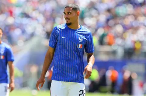 Lộ thời điểm Chelsea công bố thương vụ Maxence Lacroix
