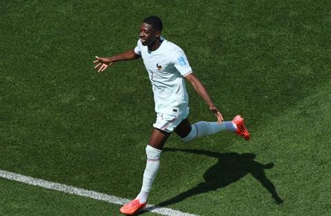 "Dembele hầu như không có chân nào yếu cả"