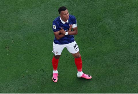 Kylian Mbappe đi vào lịch sử các VCK World Cup