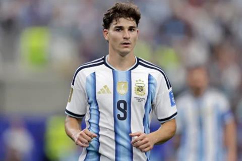 Atletico Madrid gửi thông điệp tới Arsenal vụ Julian Alvarez