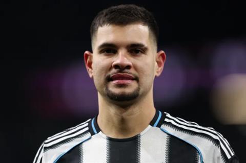Bruno Guimaraes có câu trả lời cho Arsenal