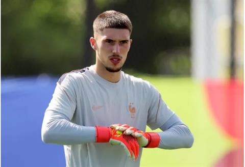 Aston Villa chốt người thay Emiliano Martinez