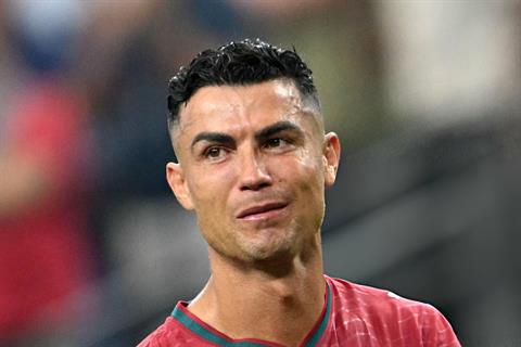 Truyền thông Bồ Đào Nha đồng loạt khuyên Ronaldo chia tay ĐT quốc gia