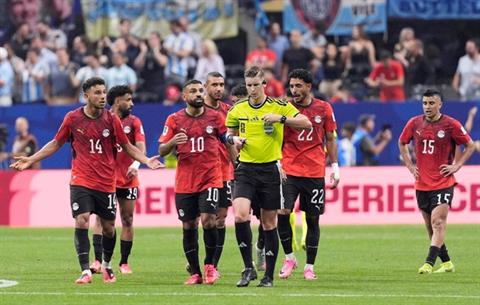 Huyền thoại MU hoài nghi quyết định hủy bàn thắng của Ai Cập trước Argentina