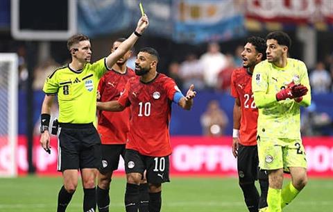 Mohamed Salah chỉ trích trọng tài sau trận thua ngược Argentina