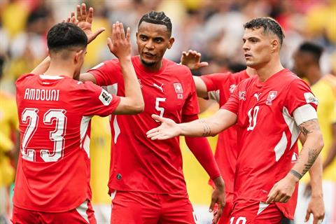 HLV Thụy Sĩ chia sẻ nguyên nhân vào tứ kết World Cup
