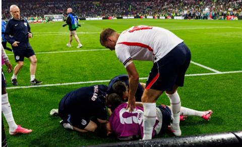 Bố Jordan Henderson khiến NHM tuyển Anh lo lắng