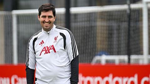 HLV Andoni Iraola: "Liverpool cần bổ sung thêm lực lượng"