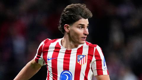 Arsenal chưa từ bỏ thương vụ Julian Alvarez