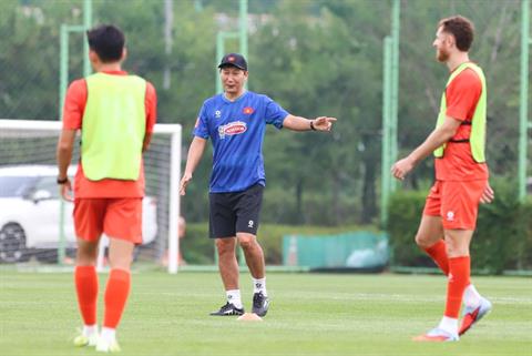 HLV Kim Sang Sik và bài toán mới ở hàng thủ ĐT Việt Nam