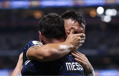 Argentina kiểm soát bóng 88% trước Anh