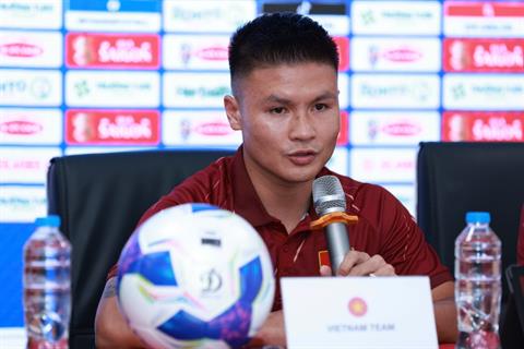 Quang Hải tự hào khi được trao băng thủ quân