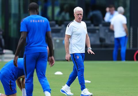 Deschamps chỉ trích nặng nề hiệp 1 của Pháp trước ĐT Anh