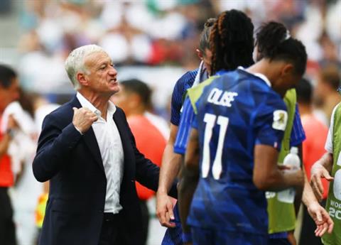 Rayan Cherki quay lưng với quyết định của HLV Didier Deschamps 