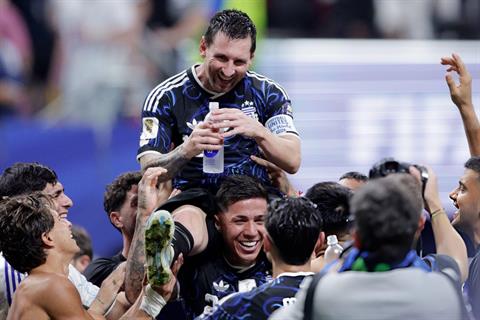 Cuộc hẹn 10 năm của Enzo Fernandez