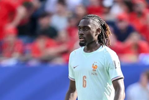 Chelsea được khuyên nên chiêu mộ Manu Kone trước MU và Arsenal