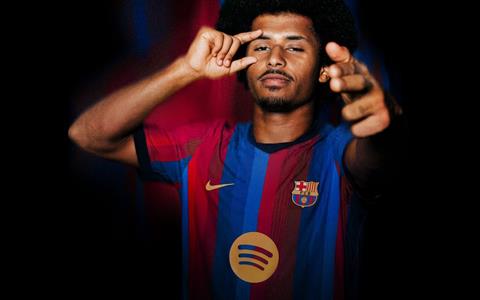 Barca chính thức công bố tân binh Karim Adeyemi từ Dortmund