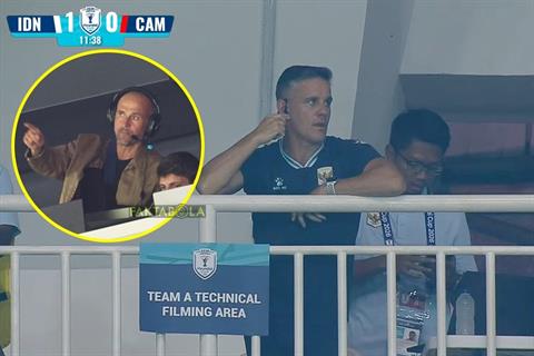 John Herdman gây ấn tượng khi chỉ đạo ĐT Indonesia từ trên khán đài