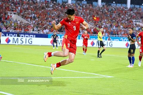 Màn ăn mừng độc đáo của Nguyễn Đình Bắc