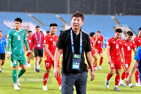 HLV Kim Sang Sik tạo kỳ tích chưa từng có cùng bóng đá Việt Nam