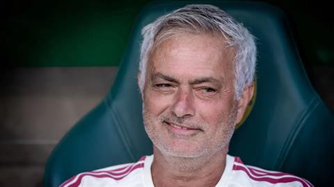 Mourinho: “Gia đình tôi tận hưởng cuộc sống hơn khi không có tôi”