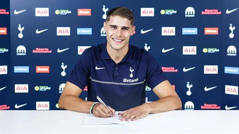 Micky van de Ven gia hạn hợp đồng với Tottenham