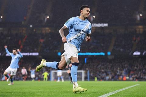 Savinho không tham gia buổi tập của Man City