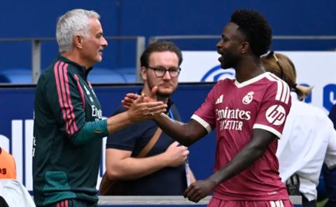 Jose Mourinho tiết lộ cuộc trò chuyện với Vinicius Junior
