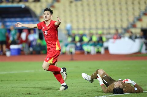 Video: Long - Bắc tỏa sáng, tuyển Việt Nam xé lưới Thái Lan