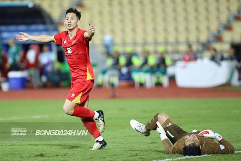 Video: Long - Bắc tỏa sáng, tuyển Việt Nam xé lưới Thái Lan