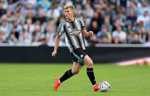 HLV Newcastle lên tiếng về tương lai Lewis Hall