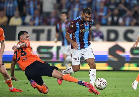 Salah hụt hat-trick theo cách không tưởng
