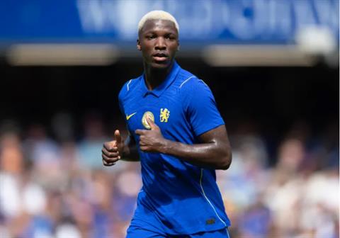 Vì sao Moises Caicedo vắng mặt trước Fulham?
