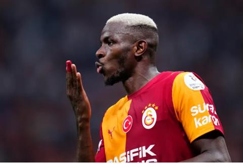 Victor Osimhen đang chờ đợi đề nghị từ MU