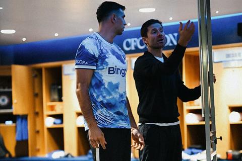Để lọt lưới 3 bàn, Alonso vẫn hài lòng với Emiliano Martinez